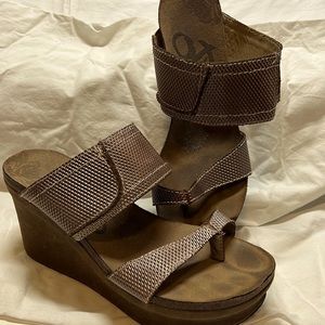 OTBT Women’s wedge size 9